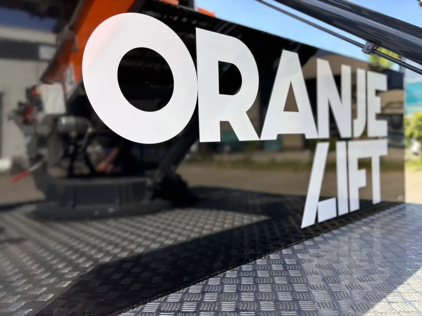 OranjeLift vrachtwagen